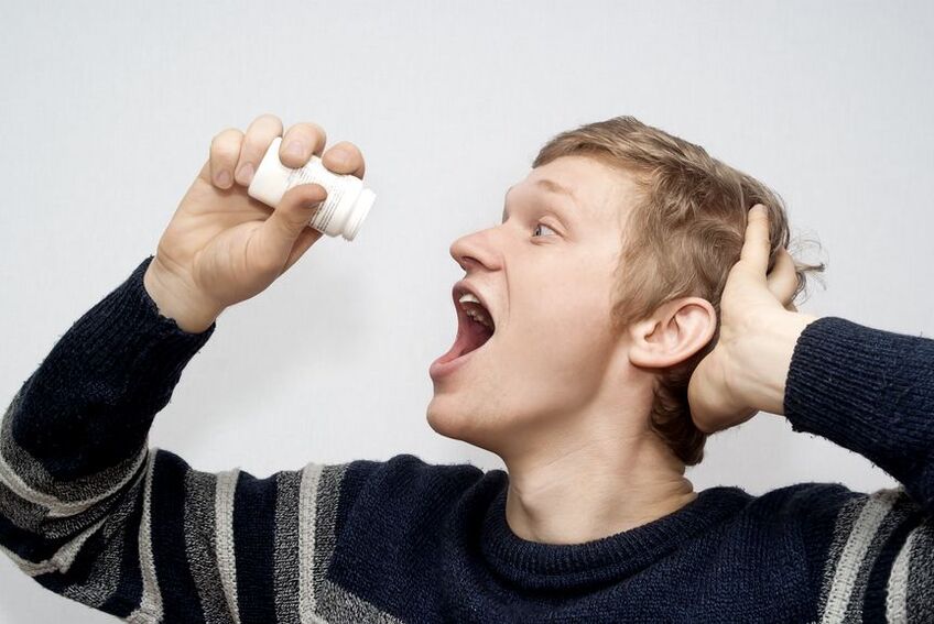 homme prenant des drogues pour la puissance